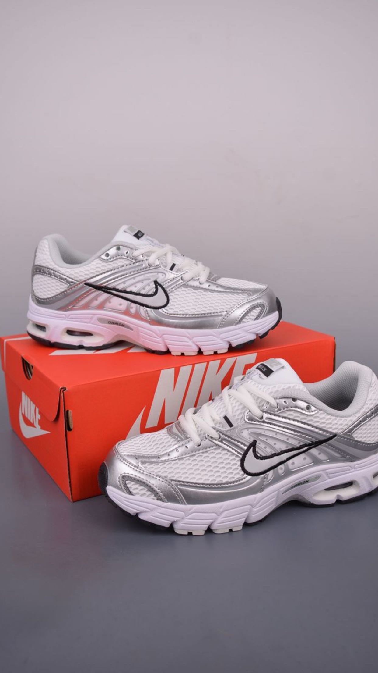 Nike Air max Moto 2k