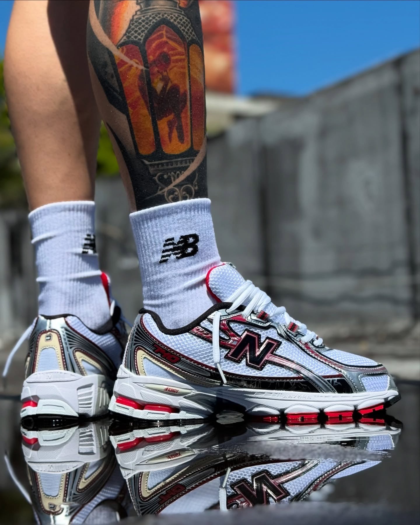 New balance 740 black red