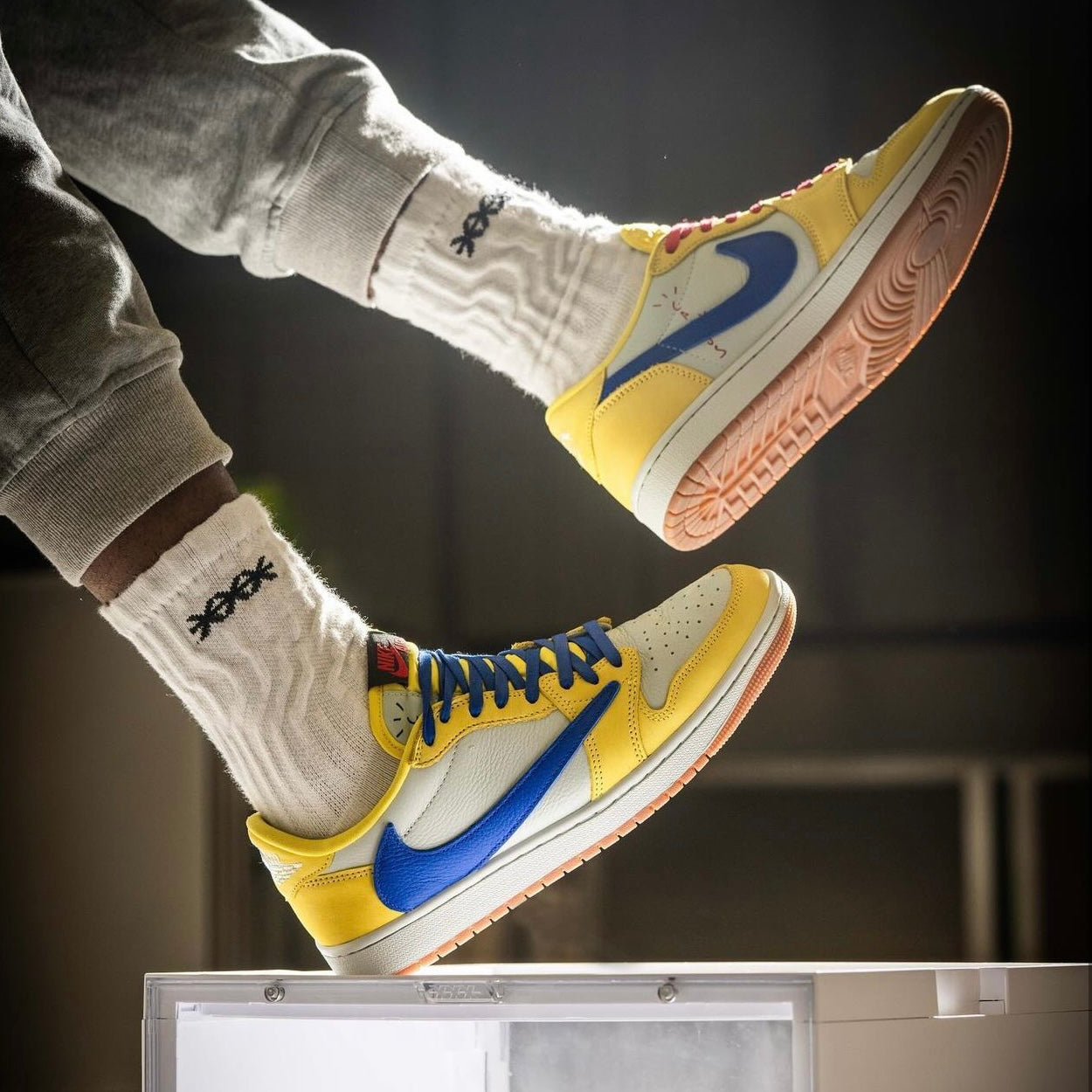 Travis X Air Jordan 1 Canary ππ