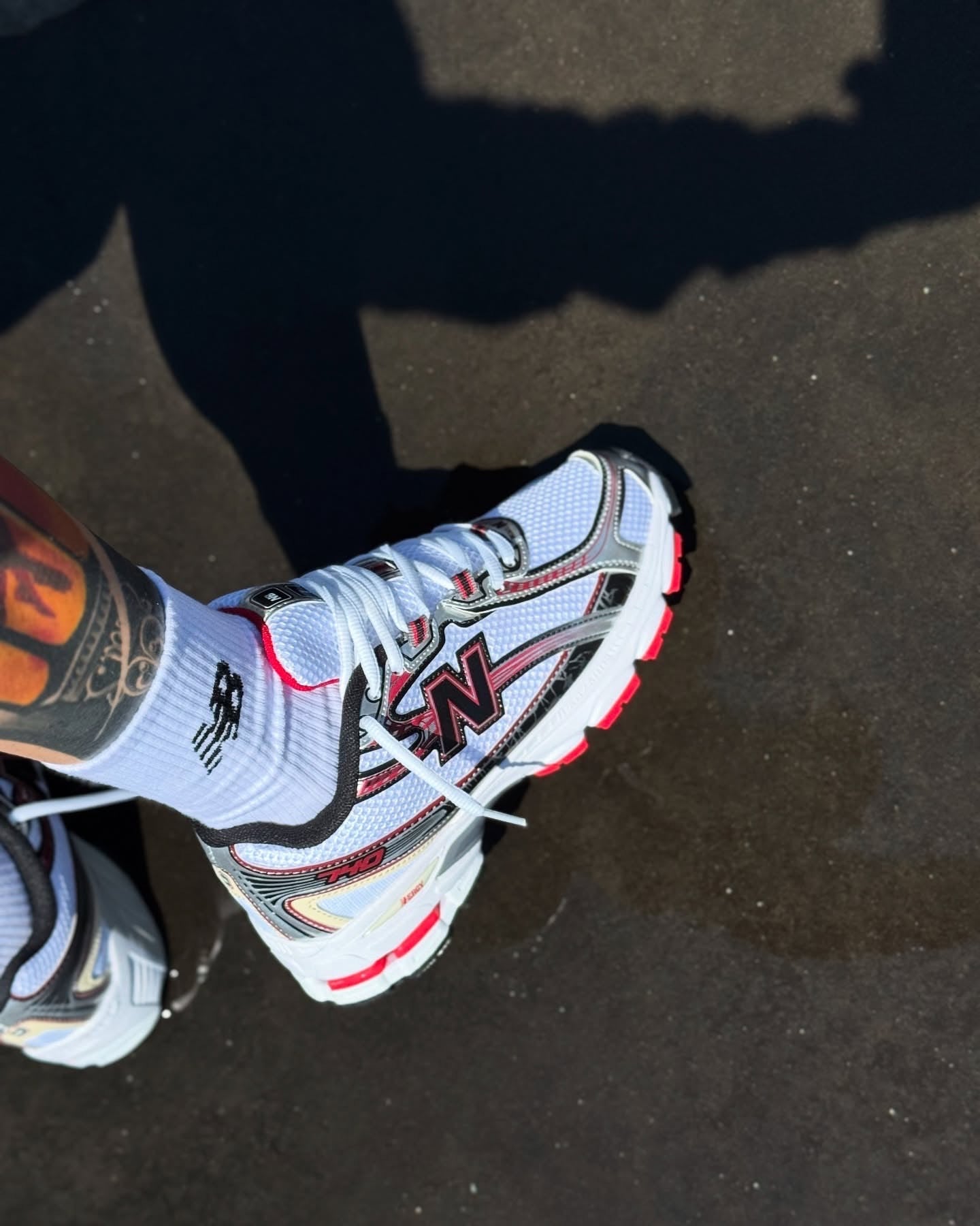 New balance 740 black red