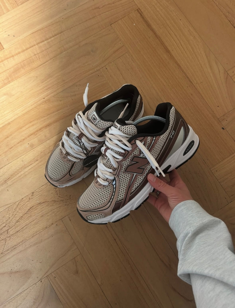 New Balance 740 Brown