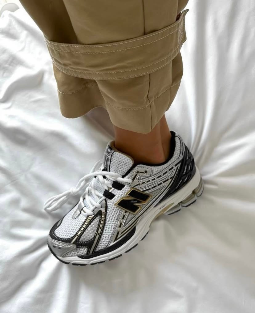 1906R New Balance / Metallic silver - Metallic Gold