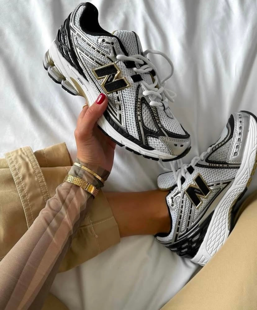 1906R New Balance / Metallic silver - Metallic Gold