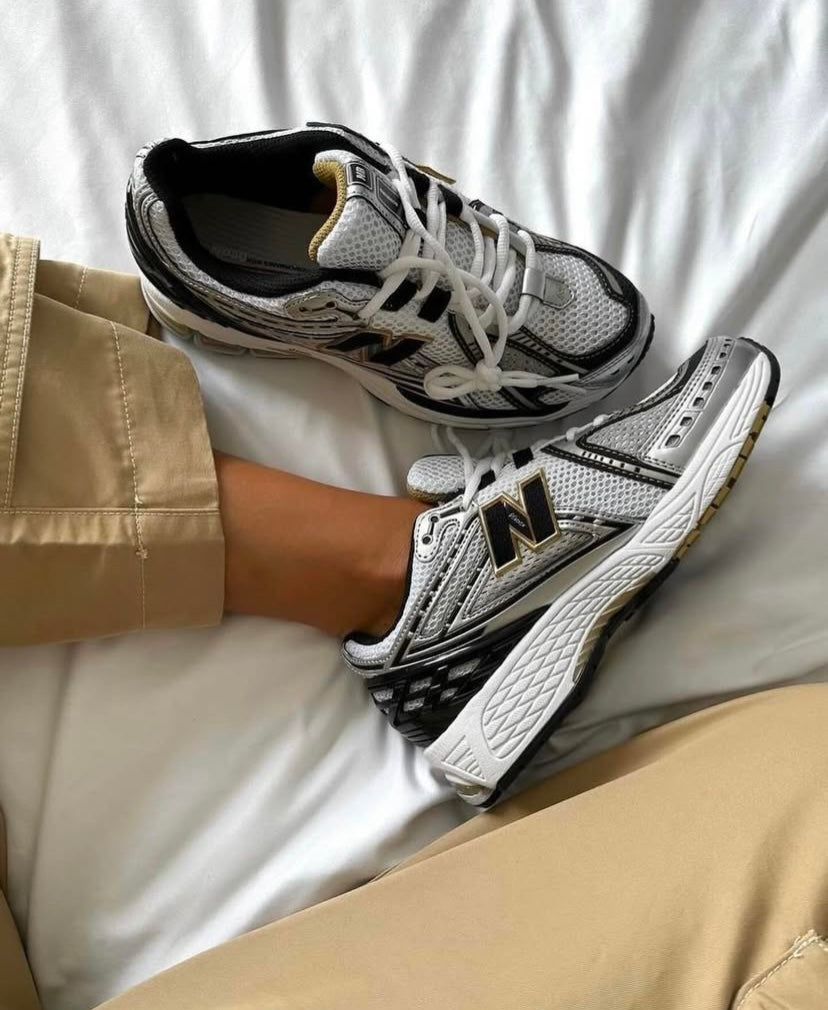 1906R New Balance / Metallic silver - Metallic Gold