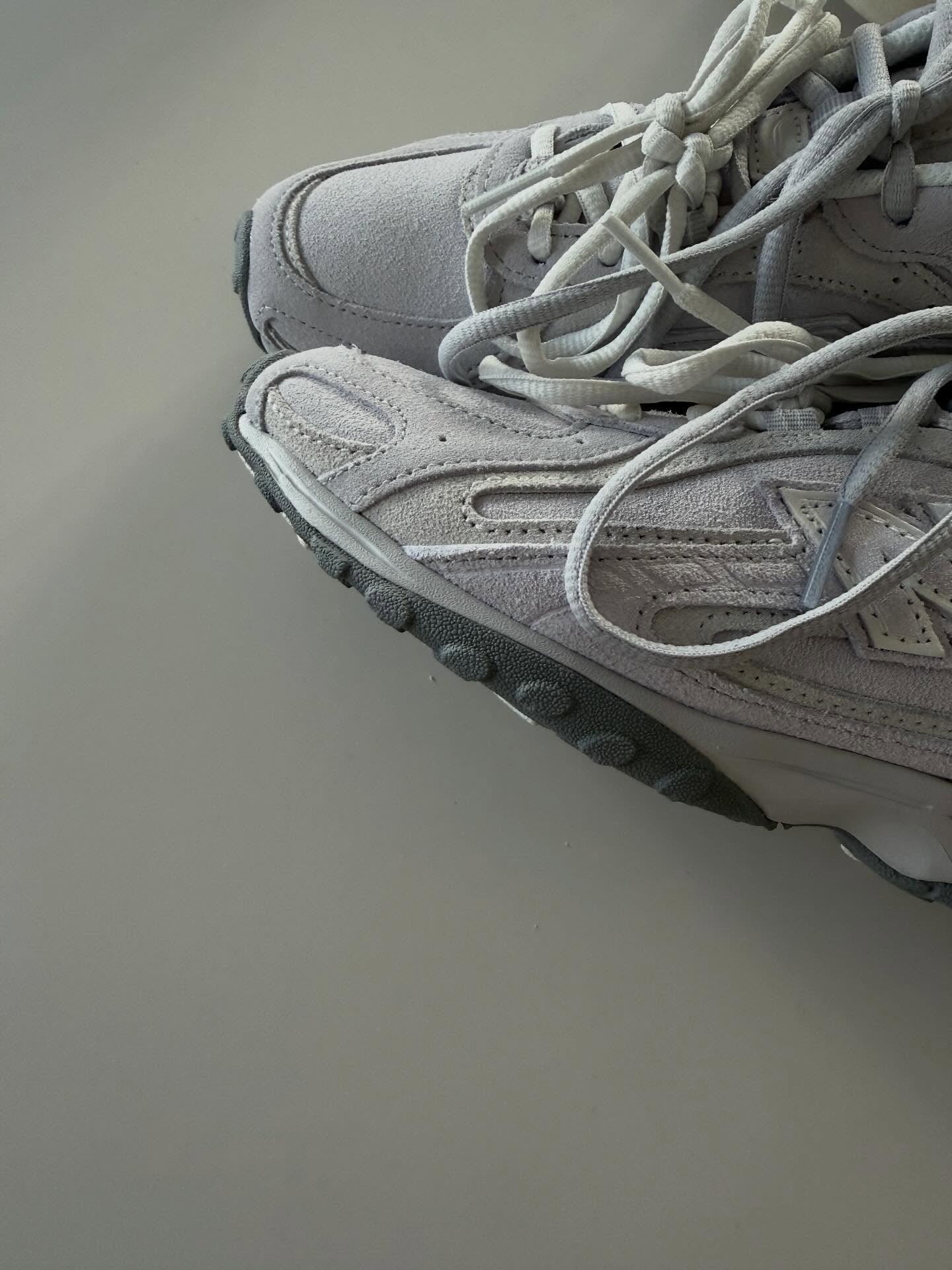 New Balance 204L Grey