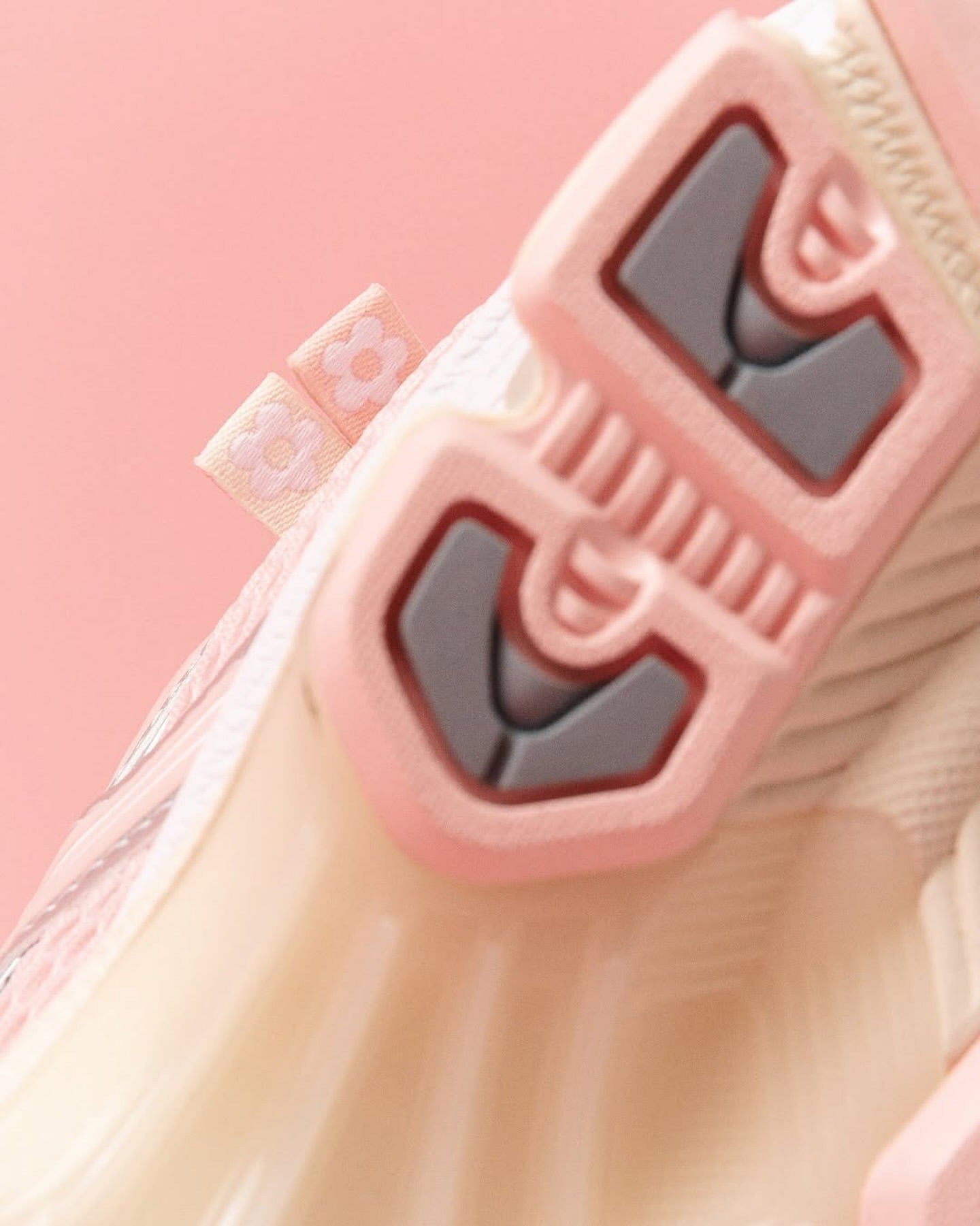 ASICS Gel-Nimbus 10.1 Vandy The Pink x atmos Banana Split Strawberry