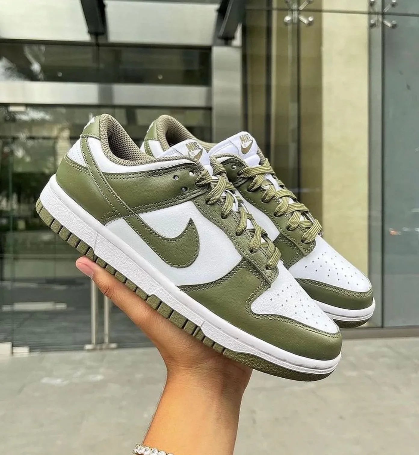 DUNK LOW MEDIUM OLIVE