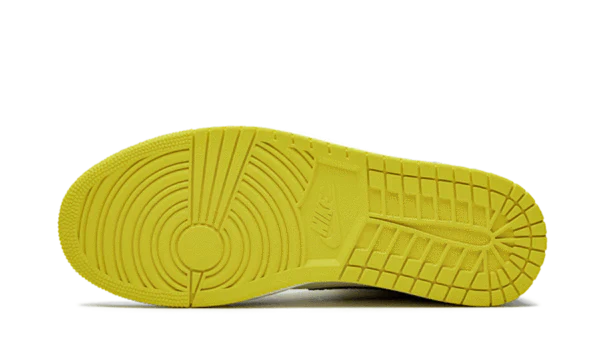 AIR JORDAN 1 MID FEARLESS MAISON CHÂTEAU ROUGE