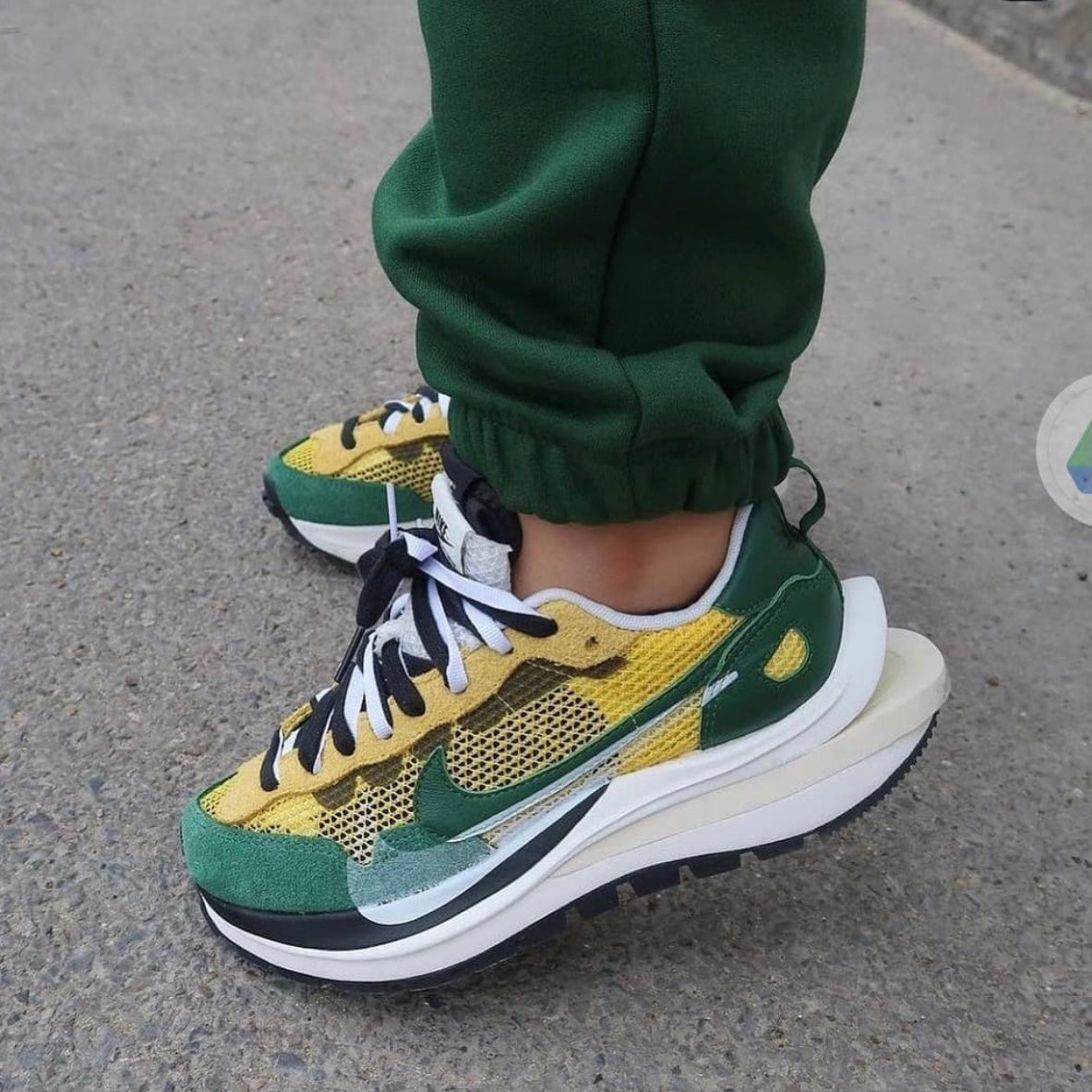 VAPORWAFFLE SACAI TOUR YELLOW STADIUM GREEN