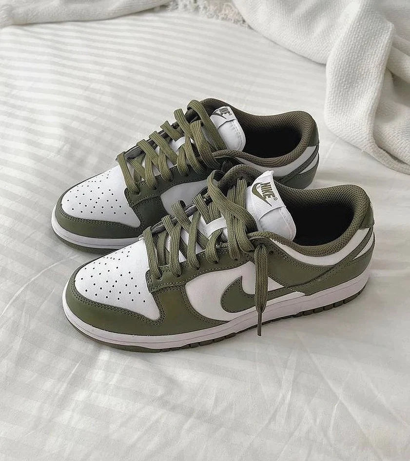 DUNK LOW MEDIUM OLIVE
