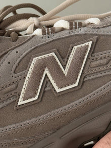 New Balance 204L