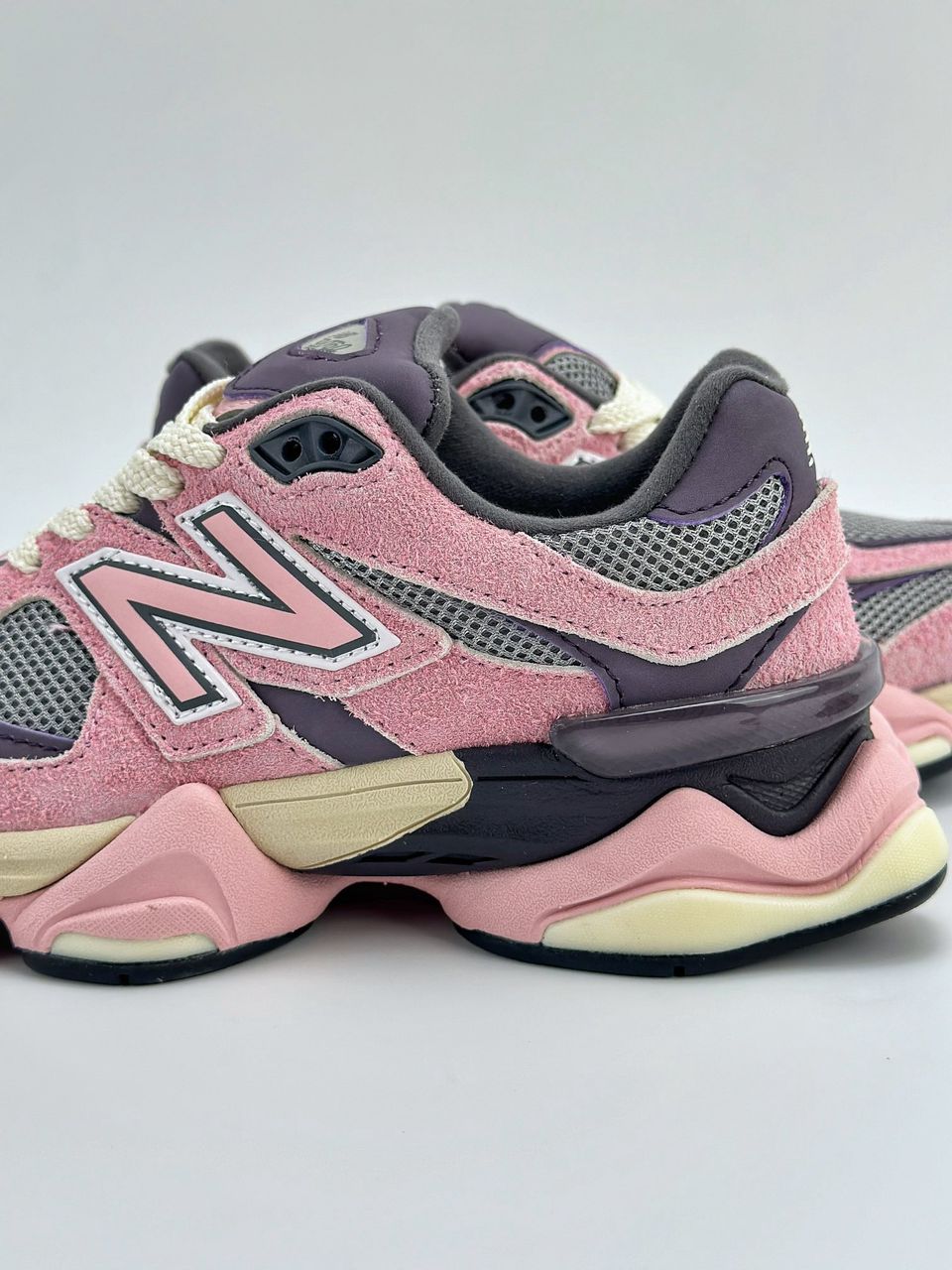 NEW BALANCE 9060 GREY PINK