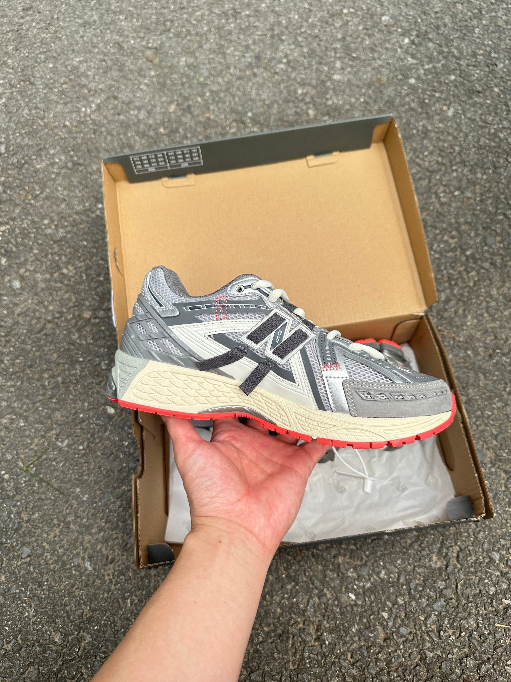 1906A New Balance Deep GREY