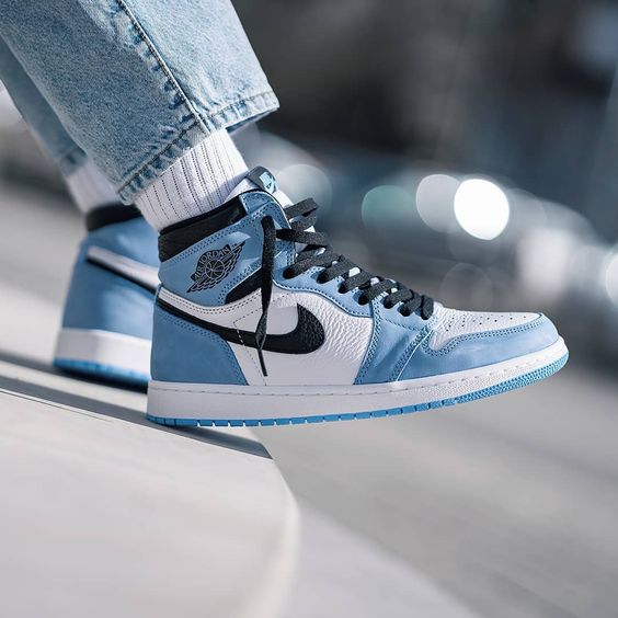 AIR JORDAN 1 HIGH UNIVERSITY BLUE