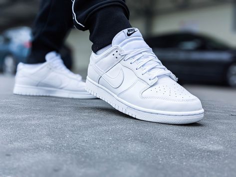 DUNK LOW TRIPLE WHITE (2021)