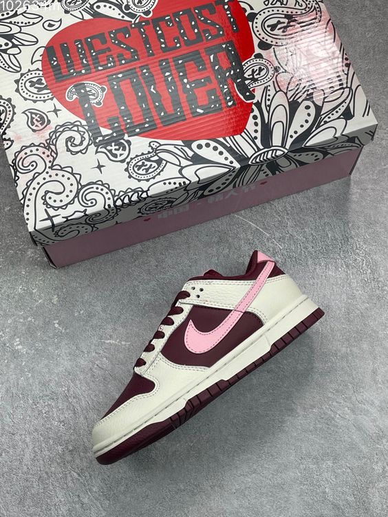 DUNK LOW RETRO PRM VALENTINE’S DAY (2023)