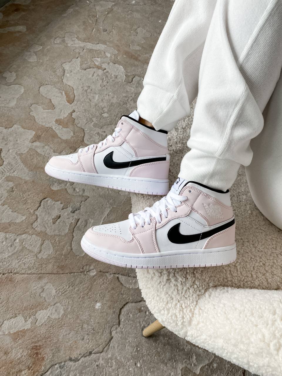 AIR JORDAN 1 MIDPINK