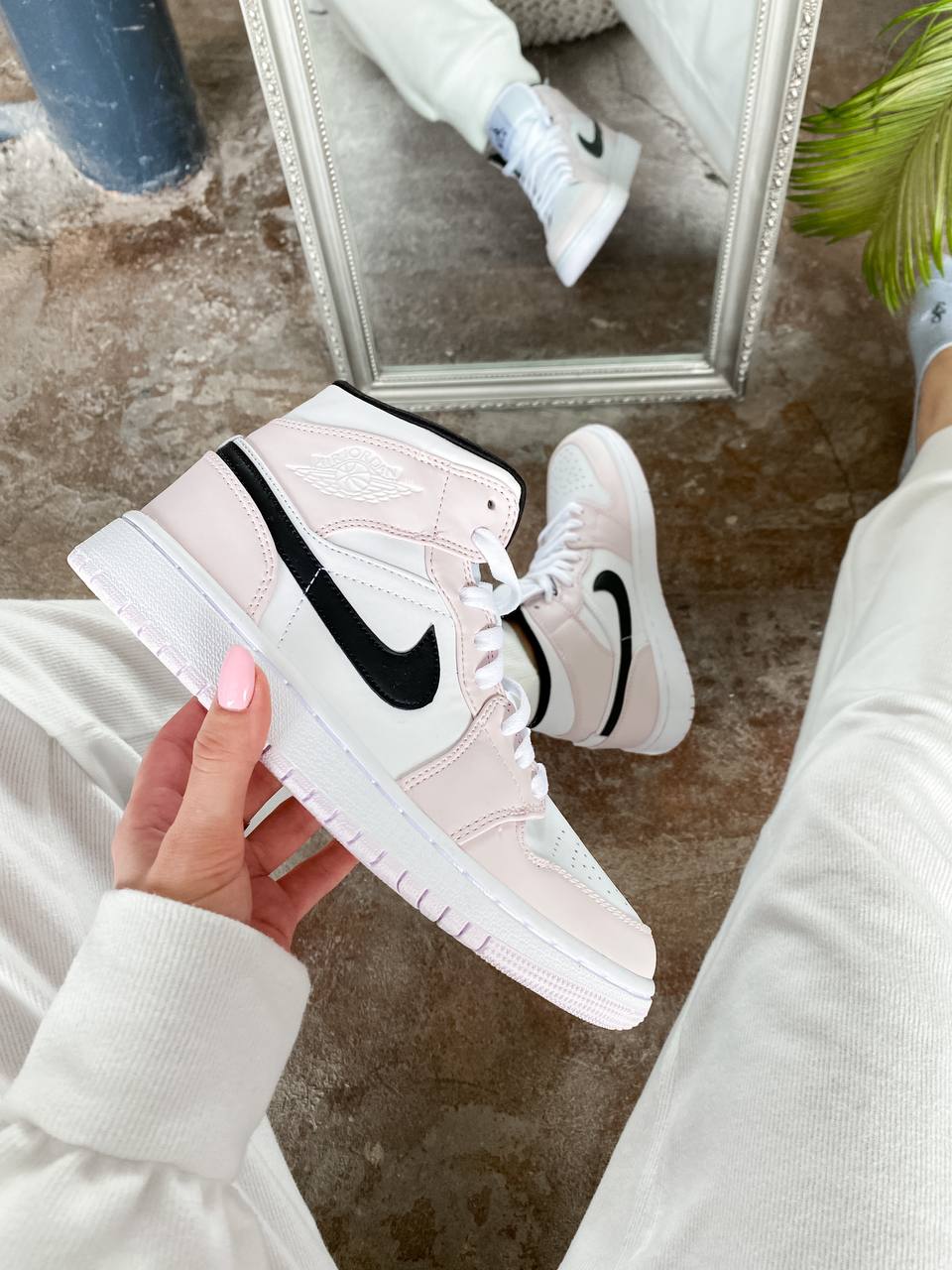 AIR JORDAN 1 MIDPINK