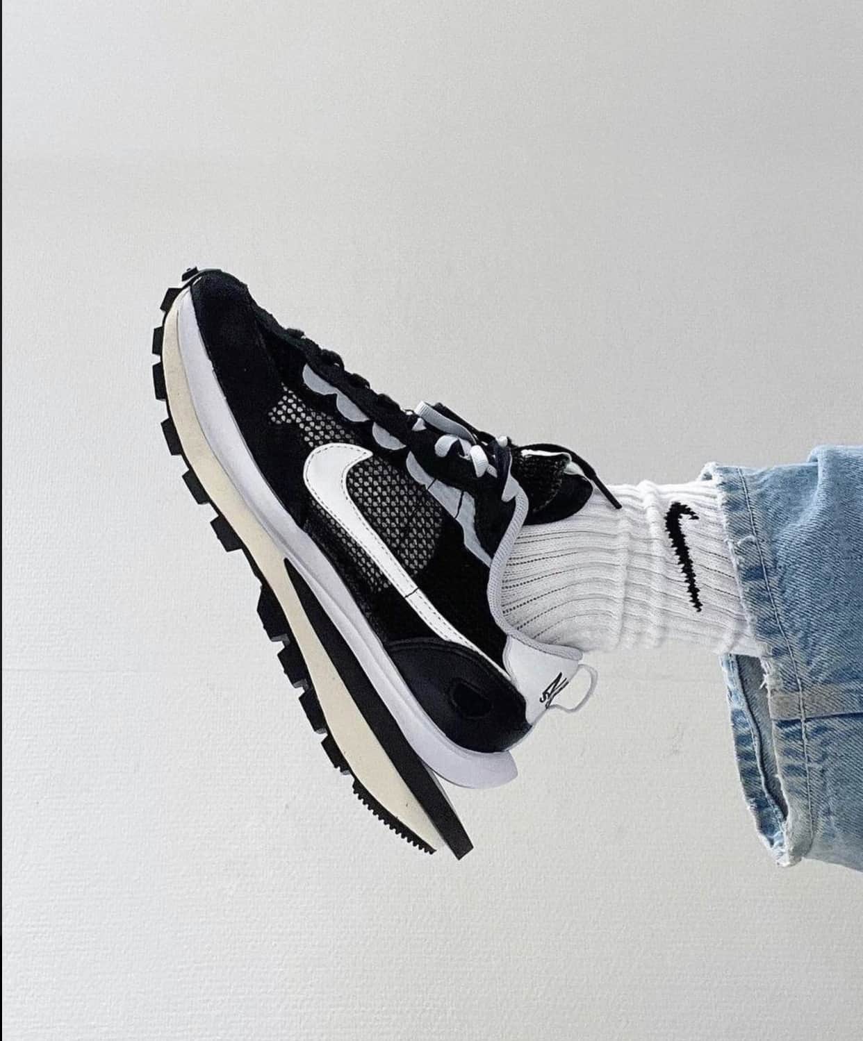VAPORWAFFLE SACAI BLACK WHITE