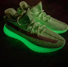 YEEZY BOOST 350 V2 GLOW IN THE DARK