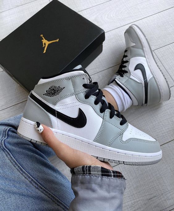 AIR JORDAN 1 MID LIGHT SMOKE GRAY