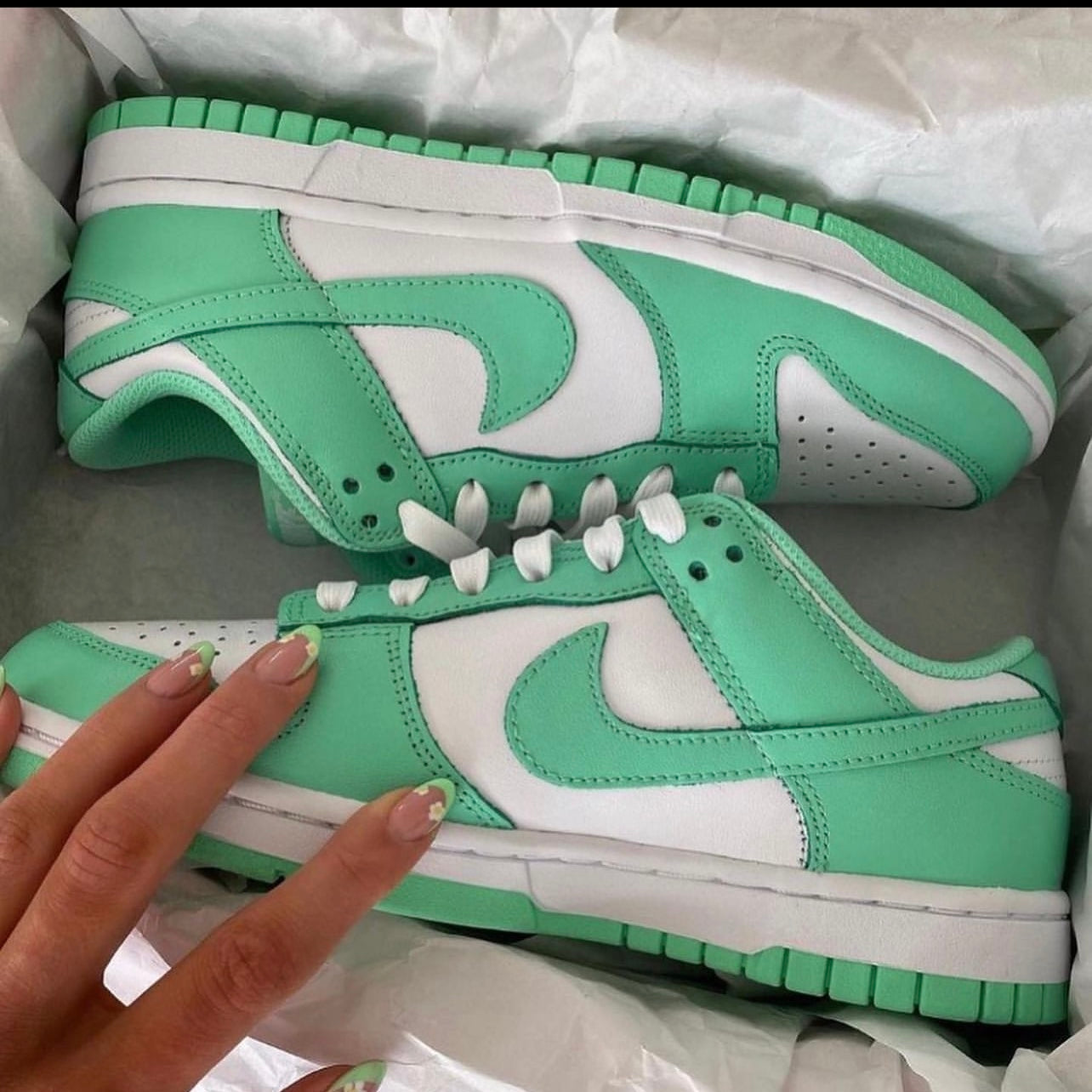 DUNK LOW GREEN GLOW