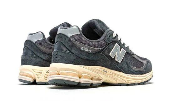 New Balance 2002R BLACK DARK GREY