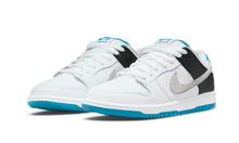 SB DUNK LOW LASER BLUE