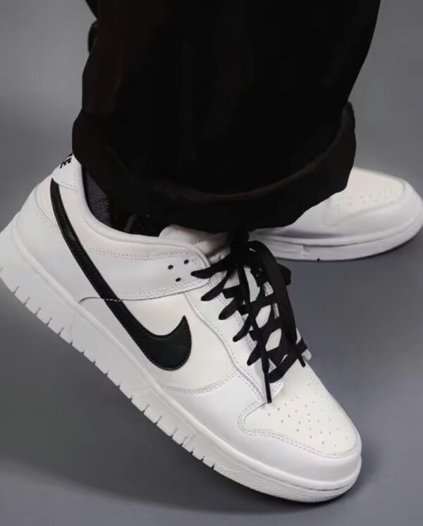 DUNK LOW REVERSE PANDA